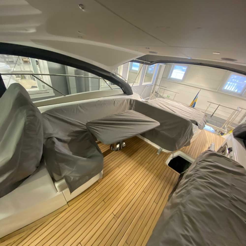 V50 OPEN 1X (2020-NÅ) COCKPIT BORDEKKE